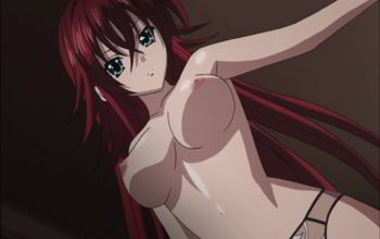 Chica animada de grandes tetas Rias se desnuda y se ducha en el momento