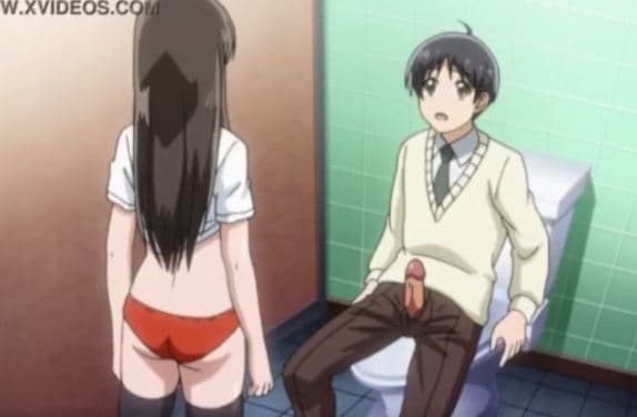 Linda colegiala japonesa con grandes tetas folla en el baño de la escuela